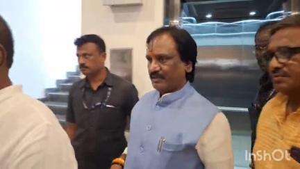 जालना: आमदार अर्जुन खोतकर यांचे कोणी ऐकत नाही असा अर्थ होतो. विरोधी पक्ष नेते अंबादास दानवे यांचा आ खोतकर यांना खोतकराना टोल्ला
