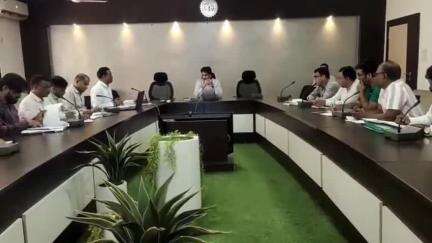लालबर्रा: कलेक्टर ने कलेक्ट्रेट सभागार में ई-केवाईसी कार्य को उचित मूल्य की दुकानों से पूर्ण कराने के दिए निर्देश