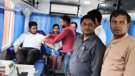 शहपुरा: तहसील कार्यालय परिसर में रक्तदान शिविर का हुआ आयोजन, SDM समेत 15 पटवारियों ने किया रक्तदान