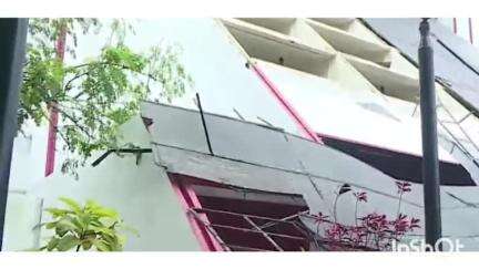തിരുവനന്തപുരം: ശക്തമായ കാറ്റിലും, മഴയിലും പാളയം കേരള ബാങ്ക് ആസ്ഥാനത്തെ റെയിൻ റൂഫ് തകർന്നു വീണു