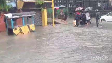 গুৱাহাটী: এজাক বৰষুণত ডুব গ'ল মহানগৰীৰ ৰুক্মিণী গাঁও, জলবন্দী সহস্ৰাধিক ৰাইজ, স্তব্ধ যাতায়ত #jansamasya