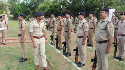 बागेश्वर: पुलिस लाइन बागेश्वर के परेड ग्राउंड में साप्ताहिक परेड का आयोजन, एसपी ने निरीक्षण कर दिए आवश्यक दिशा-निर्देश