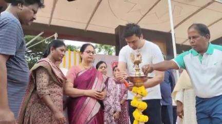 ప్రతి ఒక్కరూ యోగాను నిత్య జీవితంలో ఒక భాగంగా అలవరుచుకోవాలి: కలెక్టర్ సుమిత్ కుమార్