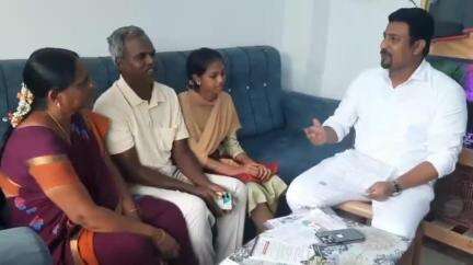 சேலம்: தவெக சார்பில் நடத்தப்படும் பாராட்டு விழாவிற்கு அழைக்காமல் புறக்கணிக்கப்பட்டதாக மாணவி புதிய பேருந்து நிலையம் பகுதியில் வேதனை