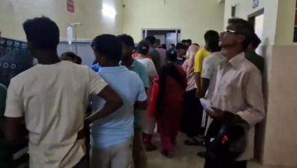 নগাঁও: কলিয়াবৰৰ সৰুভগীয়াত ভয়ংকৰ পথ দুৰ্ঘটনা ,আহত চাৰি স্কুলীয়া ছাত্ৰীৰ লগতে আন‌ দুজন