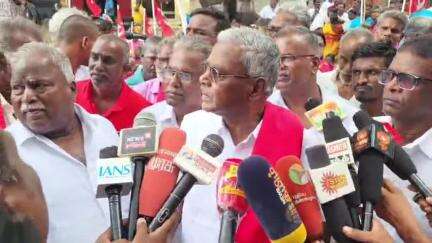 காஞ்சிபுரம்: "தேர்தல் ஆணையமே பாஜக கட்டுப்பாட்டில் தான் செயல்படுகிறது" - காவலன் கேட் அருகே CPI(M) மாநில செயலாளர் சண்முகம் பேட்டி