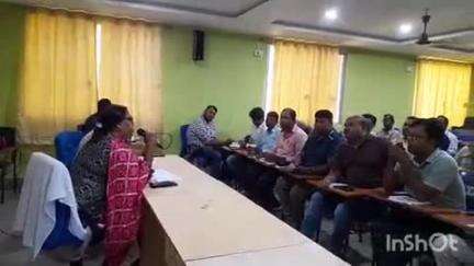 नाला: नाला प्रखंड सभागार में बीडीओ आकांक्षा कुमारी ने शुक्रवार को मनरेगा योजना की समीक्षा बैठक की