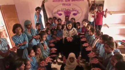 बनमा इटहरी: मध्य विद्यालय तेलियाहाट में मासिक धर्म स्वच्छता दिवस का आयोजन