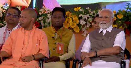 प्रधानमंत्री @narendramodi ने कानपुर मेट्रो के नए कॉरिडोर को हरी झंडी दिखाकर रवाना किया