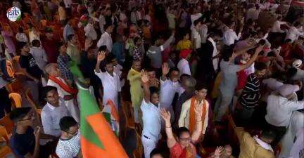 उत्तर प्रदेश के कानपुर नगर में विभिन्न परियोजनाओं के उद्घाटन और शिलान्यास समारोह के दौरान प्रधानमंत्री @narendramodi