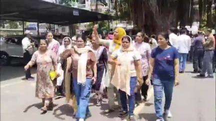 વડોદરા: આજવા રોડ પર આવેલ કાન્હા સીટીમાં પાણીનો વિકટ પ્રશ્ન,પાલિકા કચેરીએ રહીશોએ મોરચો માંડી રજૂઆત કરી#jansamsya