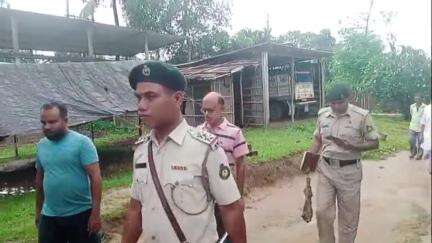 কুমারঘাট: ফটিকরায় রাজনগর এলাকায় এক চিকিৎসকের বাড়ি পরিদর্শন করে প্রশাসনের আধিকারিকরা