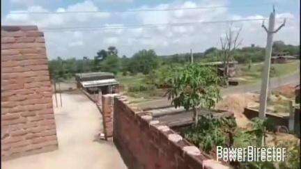 कटोरिया: चिरैंयामोड़ के टोला कल्याणपुर में घरों के ऊपर से गुजरा है हाई वोल्टेज तार, ग्रामाणों ने हटाने की लगायी गुहार। #जनसमस्या