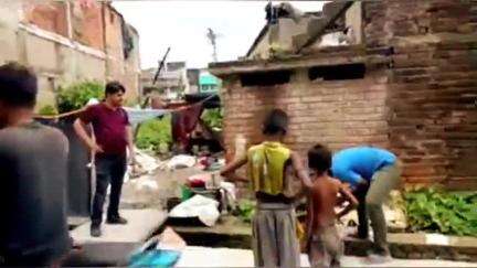 ভাঙড় ১: ভাঙ্গড়ের ঘটকপুকুরে রাস্তার পাশের ড্রেন পরিষ্কার করে জল নিকাশির ব্যবস্থা করা হল