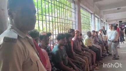 मुशहरी: उत्पाद विभाग मुजफ्फरपुर ने छापेमारी कर शराब पीने और बेचने के आरोप में 12 लोगों को किया गिरफ्तार