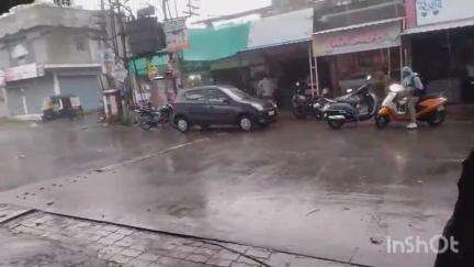 अमरावती: अमरावती शहरात जोरदार मुसळधार पावसाला सुरुवात, जनजीवन विस्कळीत, शहरातील रवी नगर गांधी चौकात जोरदार पाऊस