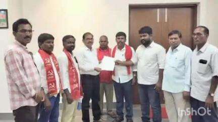 వికారాబాద్: వికారాబాద్ జిల్లాలో ఉన్న ప్రజల పెండింగ్ సమస్యలను పరిష్కరించాలంటూ సిపిఎం ఆధ్వర్యంలో అదనపు కలెక్టర్కు వినతి