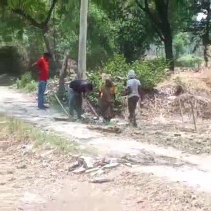 ऊंचाहार: बहेरवा गांव में दबंगों ने खड़ंजे की ईंटों को उखाड़कर फेंका, ग्राम प्रधान की अगुवाई में ग्रामीण कोतवाली पहुंचे