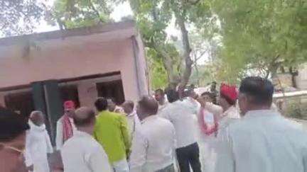 हंडिया: सपा प्रदेश अध्यक्ष ने अल्पसंख्यक जिला अध्यक्ष के साथ किया क्षेत्र का दौरा