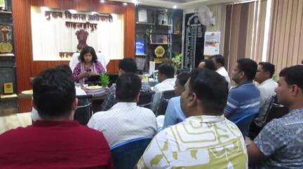 शाहजहांपुर: विकास भवन सभागार में प्रधानमंत्री सूर्य घर मुफ्त बिजली योजना के अंतर्गत एक महत्वपूर्ण समीक्षा बैठक का आयोजन
