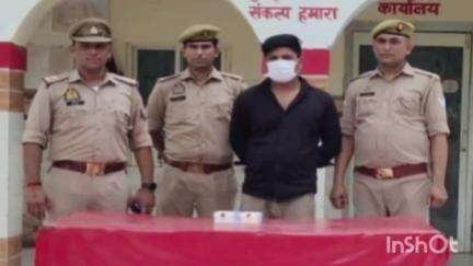 नजीबाबाद: थाना किरतपुर पुलिस ने वादियां की पुत्री के साथ गलत काम करने के मामले में वांछित अभियुक्त को किया गिरफ्तार
