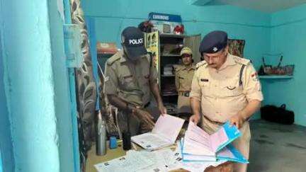 चम्पावत: पुलिस उपाधीक्षक चंपावत ने रिपोर्टिंग पुलिस चौकी बाजार चंपावत का किया आकस्मिक निरीक्षण