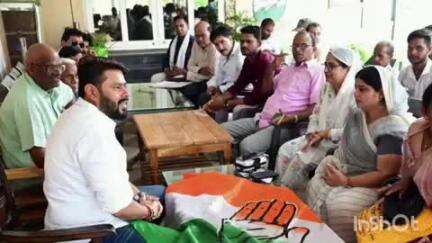 बेमेतरा: बेमेतरा के पुराना बस स्टैंड में पूर्व MLA के कार्यालय में जिला स्तरीय संविधान बचाओ रैली की तैयारी को लेकर बैठक संपन्न