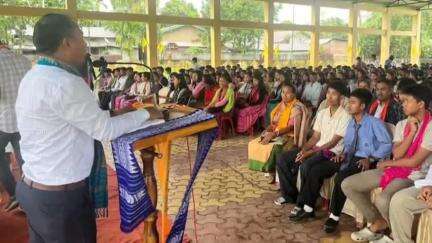 ওদালগুৰি: খৈৰাবাৰীত এবচুৰ উদ্যোগত অনুষ্ঠিত হয় সম্বৰ্ধনা সভা, উপস্থিত থাকে জিলা এবচুৰ সভাপতি কৰ্ণেলিয়াছ দৈমাৰী