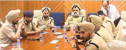 ਐਸਏਐਸ ਨਗਰ ਮੁਹਾਲੀ: ਡੀ.ਆਈ.ਜੀ ਰੂਪਨਗਰ ਰੇਂਜ ਵੱਲੋਂ ਐਸ.ਐਸ.ਪੀ ਮੋਹਾਲੀ ਅਤੇ ਹੋਰ ਸੀਨੀਅਰ ਅਫਸਰਾਂ ਨਾਲ ਮੀਟਿੰਗ