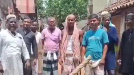 পাঁশকুড়া: মুড়াইল গ্রামে রাস্তা সারাইয়ে দাবিতে রাস্তা অবরোধ করে গ্রামবাসীদের বিক্ষোভ #jansamasya