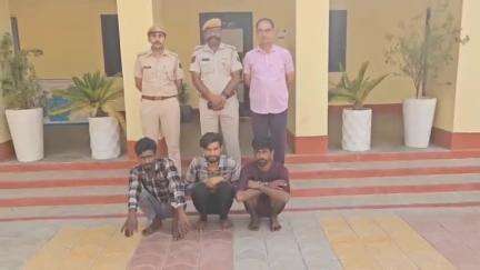 रावतसर: रावतसर पुलिस ने घर के आगे खड़े ट्रक से गेहूं चोरी करने के मामले में 2 युवकों को किया गिरफ्तार