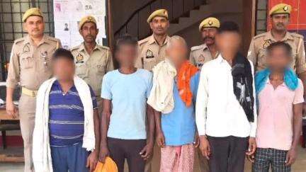 मड़िहान: मारपीट के मामले में फरार चल रहे 5 आरोपियों को थाना संत नगर पुलिस ने उनके घर से किया गिरफ्तार