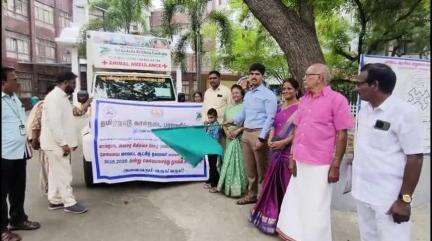 திருவள்ளூர்: தனியார் தொண்டு நிறுவனத்தின் கால்நடை அவசர சிகிச்சை ஊர்தி சேவையை ஆட்சியர் அலுவலகத்தில் கலெக்டர் தொடங்கி வைத்தார்