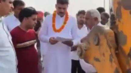 कैथल: पुंडरी के विधायक सतपाल जांबा ने सड़क निर्माण कार्य का किया शुभारंभ