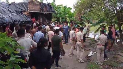 হিঙ্গলগঞ্জ: হূলোরচকে তিন মাসের শিশুকে আছাড় মেরে খুন করার অভিযোগ, আটক বাবা ও মা