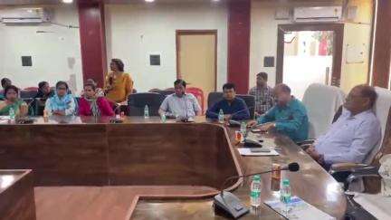 अमरोहा: अमरोहा विकास भवन में यूपी राज्य ग्रामीण आजीविका मिशन के अंतर्गत महिलाओं के सशक्तिकरण के लिए बैठक आयोजित