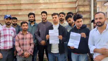 शिमला शहरी: शिमला के बीएड प्रशिक्षुओं ने सरकार से टीजीटी भर्ती में आवेदन करने की गुहार लगाई, ज्ञापन भेजा