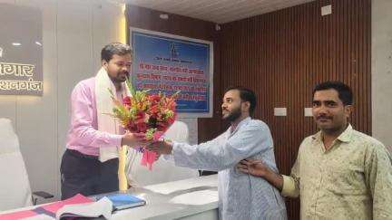 किशनगंज: समाहरणालय में कुशल युवा कार्यक्रम की प्रगति को लेकर जिलाधिकारी ने की समीक्षा बैठक