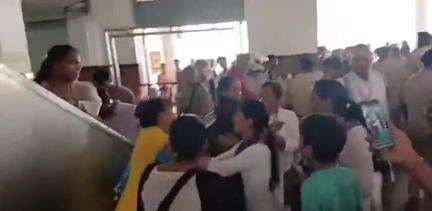 पटना ग्रामीण: पटना जंक्शन पर हाई वोल्टेज ड्रामा, महिला यात्री और महिला टीटीई के बीच हुई धक्का-मुक्की