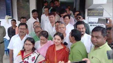 কৃষ্ণনগর ১: নির্বাচনের ফলাফল ভালো হবে,ভোটে জিতে বাবার অসমাপ্ত কাজ সমাপ্ত করাই প্রধান লক্ষ্য হবে,জানালেন তৃণমূল প্রার্থী আলিফা আহমেদ