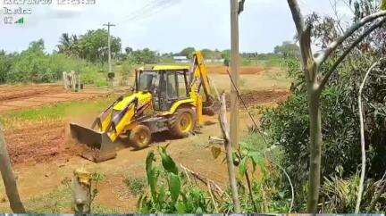 ஆலங்குடி: விதிமிரலில் ஈடுபட்ட வட்டாட்சியர் மீது ஆட்சியர் நடவடிக்கை எடுக்காவிட்டால் வட்டாட்சியர் அலுவலகம் முற்றுகை  பேருந்து நிலையத்தில் சுந்தரமூர்த்தி தகவல்