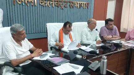 पाली: शहर सहित जिले की पेयजल व्यवस्था सुधारने के लिए विभाग के मंत्री पहुंचे पाली, कलेक्ट्रेट सभागार में ली बैठक