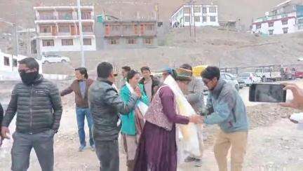 स्पीति: लाहौल स्पीति के काजा में 'खेल खेलो, नशा छोड़ो' मुहिम पर आधारित क्रिकेट टूर्नामेंट का शुभारंभ हुआ