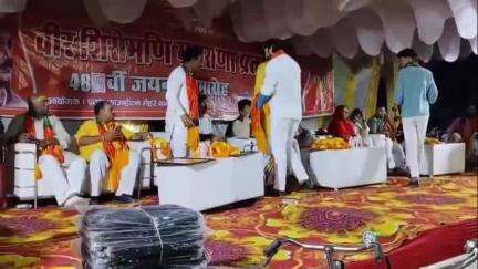 बीकापुर: मैहर कबीरपुर में महाराणा प्रताप जयंती के अवसर पर गोसाईगंज विधायक अभय सिंह ने छात्र-छात्राओं को किया सम्मानित