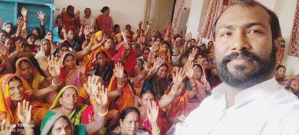 आज गड़खा विधानसभा क्षेत्र में सैकड़ों महिलाओ ने नीरज राम को आगामी विधानसभा चुनाव में जीत दर्ज कराने के लिए संकल्प लिया।