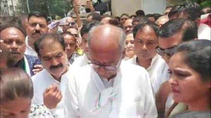 इंदौर: कांग्रेसियों पर दर्ज मामले को लेकर दिग्विजय सिंह ने पुलिस कमिश्नर ऑफिस में दिया ज्ञापन, अनुचित कार्रवाई का लगाया आरोप