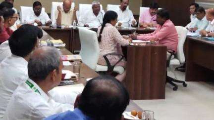 चंदनकियारी: चंदनकियारी विधायक उमाकांत रजक विधान सभा विशेष समिति की बैठक में शामिल हुए, योजनाओं पर हुई चर्चा