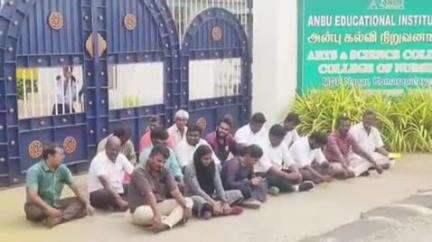 குமாரபாளையம்: பாரதி நகரில் தனியார் நர்சிங் கல்லூரியை கண்டித்து அனைத்திந்திய மாணவர் சங்கத்தினர் போராட்டத்தில் ஈடுபட்டதால் பரபரப்பு ஏற்பட்டது