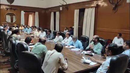 इंदौर: कलेक्टर ने भारतीय किसान संघ के साथ की बैठक, किसानों ने रखी अपनी समस्याएँ, कलेक्टर ने दिया निराकरण का आश्वासन