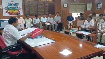 लाडपुरा: जिला सड़क सुरक्षा समिति की बैठक कलेक्ट्रेट पर आयोजित, दुर्घटनाओं पर नियंत्रण को लेकर जिला कलेक्टर ने दिए निर्देश